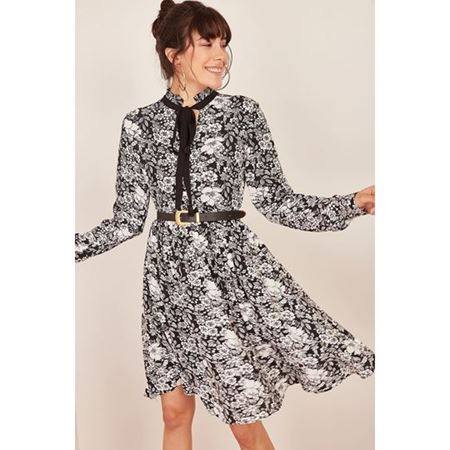 Siyah Yakası Bağlamalı Çiçek Desenli Elbise